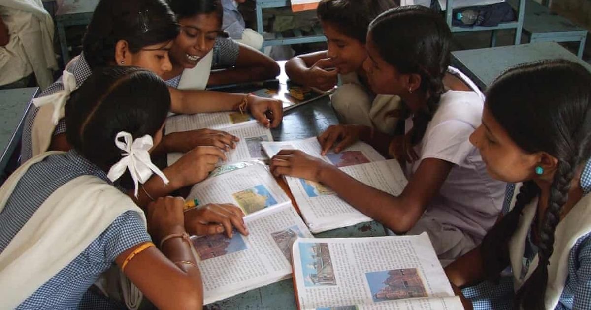 ఇంటర్ పరీక్షలకు సిద్ధమవుతున్న విద్యార్థులు… హాల్ టికెట్లపై ఆసక్తి