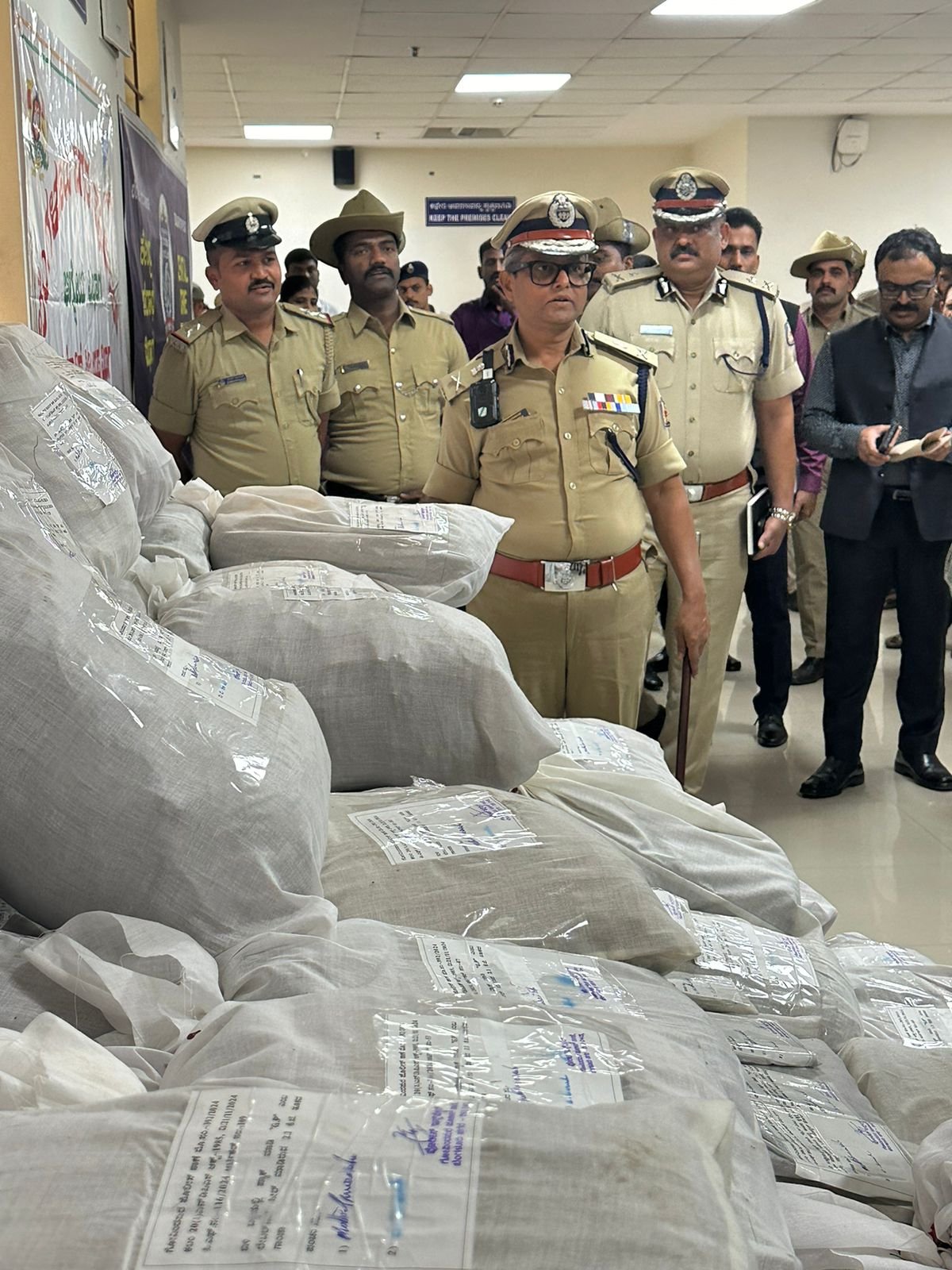 గంజాయి కేసులో కీలక అరెస్టులు – విచారణ కొనసాగింపు