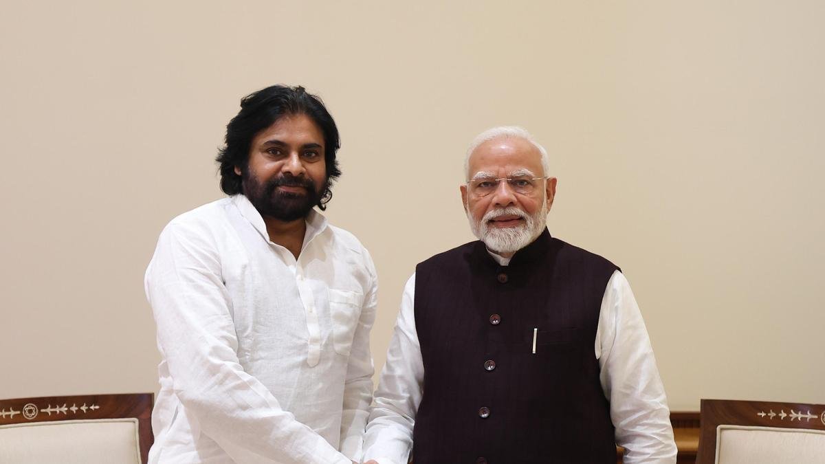 బీజేపీపై పవన్ ప్రశంసలు.. ప్రపంచంలో నెంబర్ వన్ పార్టీ