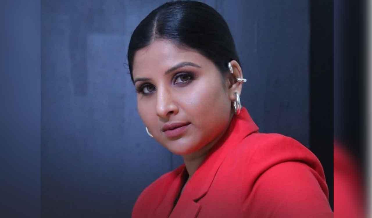 జైలుకి పంపండి అన్న మంగ్లీ.. ఏం జరిగింది?