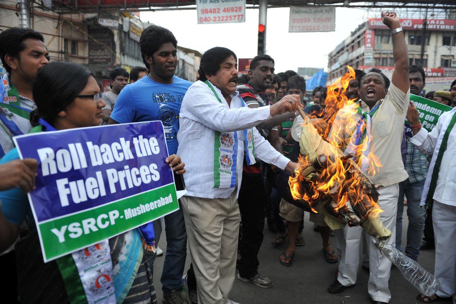 ఇంధన సంక్షోభం.. రాష్ట్రవ్యాప్తంగా వైసీపీ నిరసనలు…